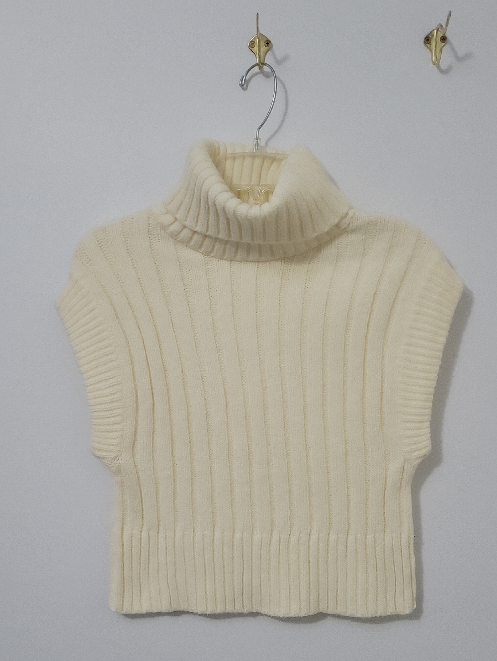 Deluc Turtleneck Sleeveless Ribbed Cream Sweater, Size Medium